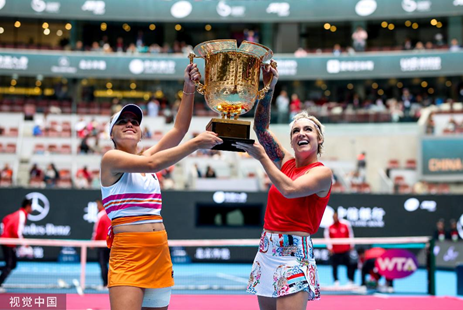 过社交媒体 过社交媒体